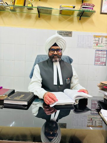 Advocate Charan Jeet Singh | Best Lawyer in Karkardooma Court