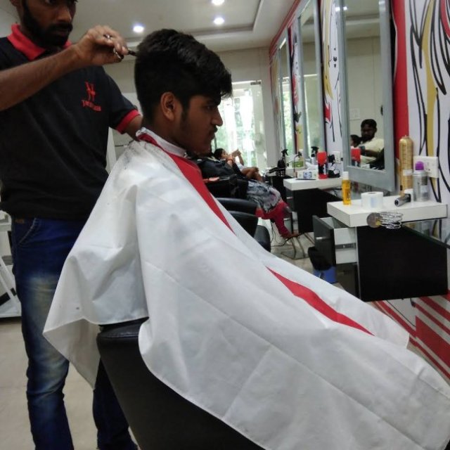 Jawed Habib Hair & Beauty Studio at Kompally, Hyderabad
