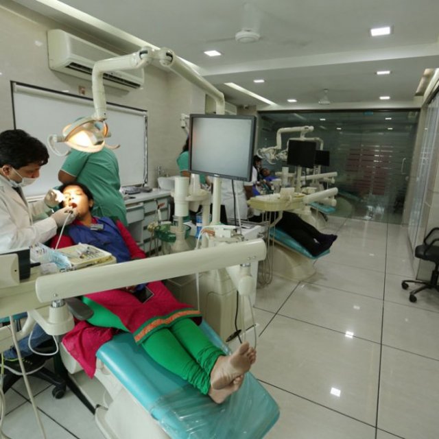 O Shreeji Dental Clinic & Implant