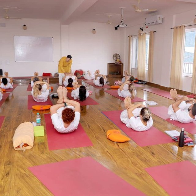 200 Hour Yoga Teacher Training in Rishikesh | 200 Hour Yoga Teacher Training in Rishikesh