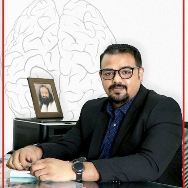 Dr. Eshan Nerkar - Neurosurgeon
