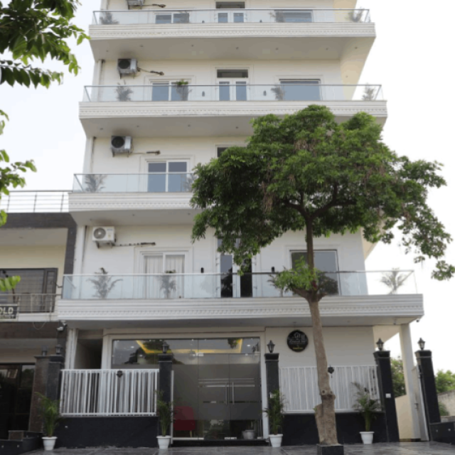 Opulent Inn by Lime Tree Hotels Near Pari Chowk
