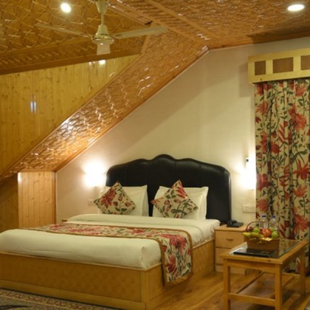 Srinagar Room Booking | Royal Comfort Regency