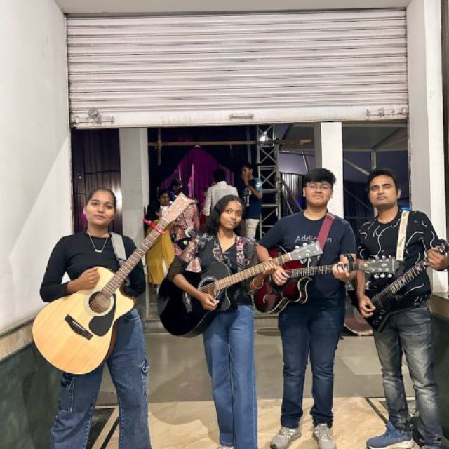 Dazler Guitar Classes Near me In Nagpur