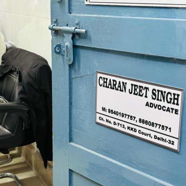 Advocate Charan Jeet Singh | Best Lawyer in Karkardooma Court