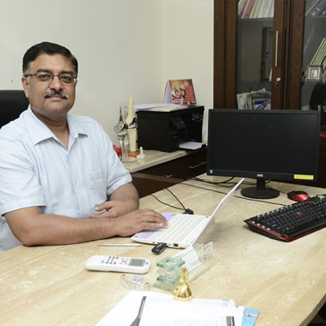 Best Orthopedic Doctor in Ahmedabad - Dr Saurabh Goyal